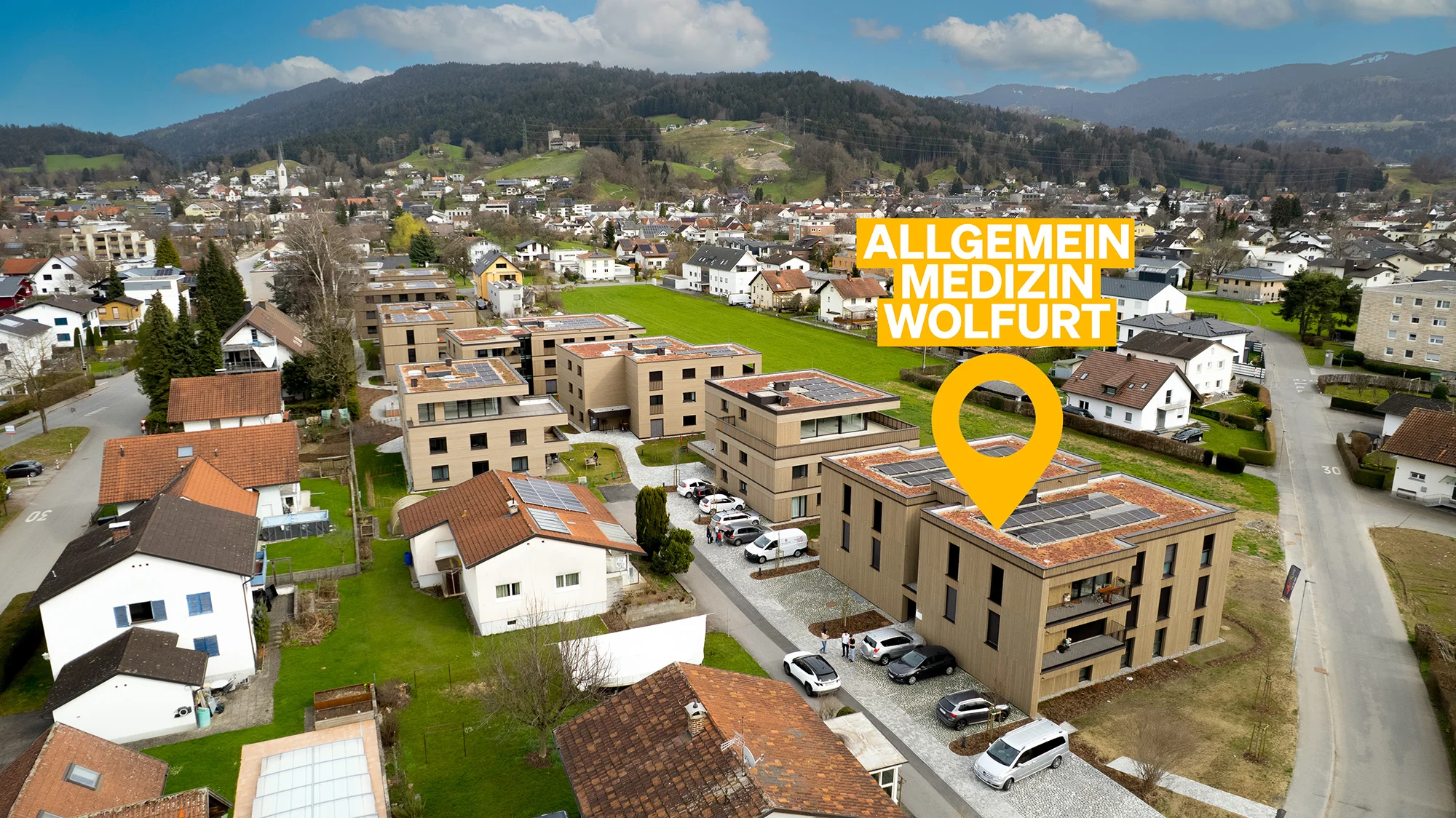 Luftbild von Wolfurt, ein gelber Pin markiert das Haus der Praxis am St. Antoniusweg